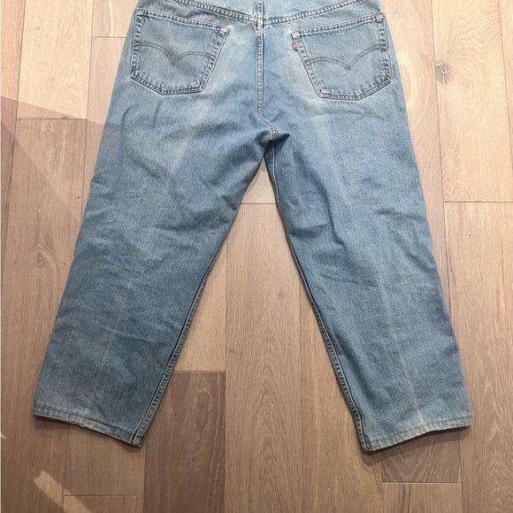 Vintage Levi Men’s Blue Jeans - Picture 2 of 3